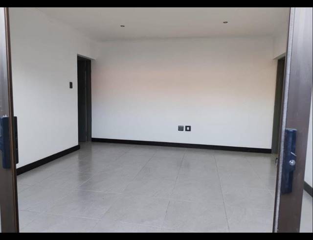1,040M² OFFICE FOR SALE IN VANDERBIJLPARK SW 5